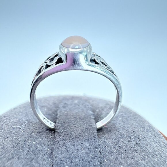 VTG Sterling Silver 925 Mother of Pearl Scroll Design Statement Ring Size 4.5 - Picture 4 of 8